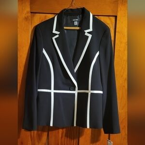 NWT black blazer with white trim,  Sz 16, Nine West